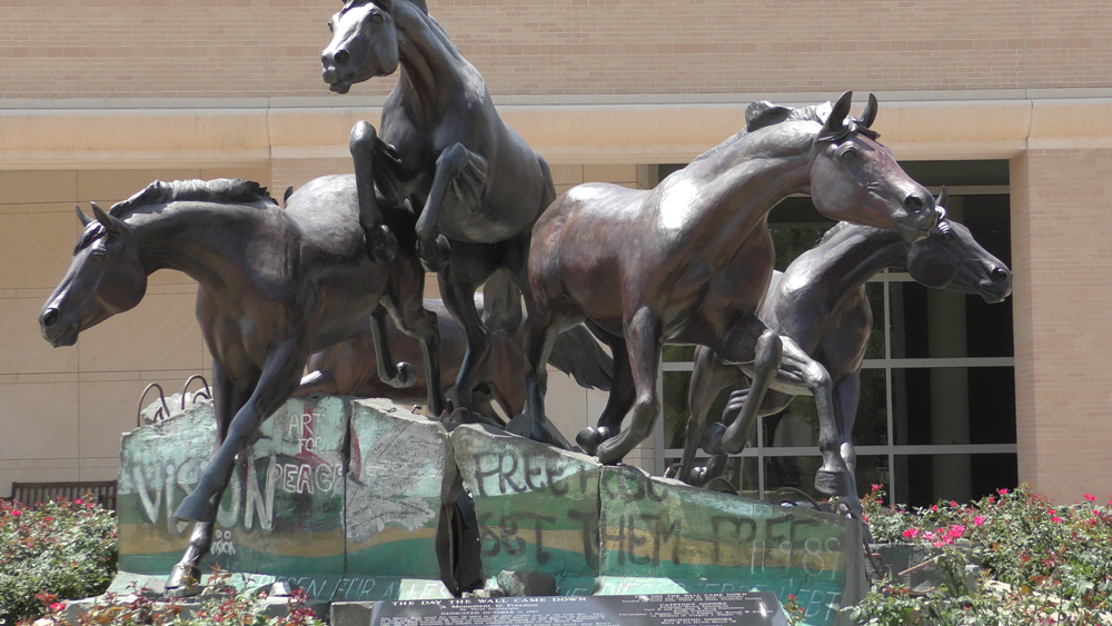 EUC - Photo of Horse Statues at 41 Library