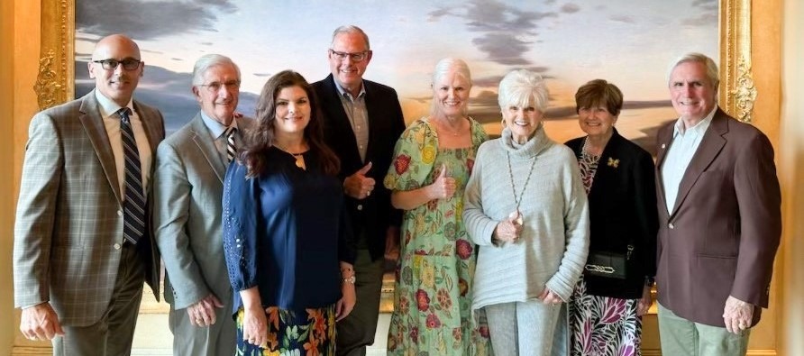 At a special dinner surrounded by friends, Brenda Sims was surprised by Amy ’84 and Tim Leach ’82 with their announcement to establish an endowed gift honoring her late husband, Judge Randy Sims ’61. President Tyson Voelkel ’96, Secretary Andrew Card, Liz Sherman ’91, Bush School Dean John B. Sherman ’92, Amy Leach ’84, Brenda Sims, Kathleene Card, Tim Leach ’82.